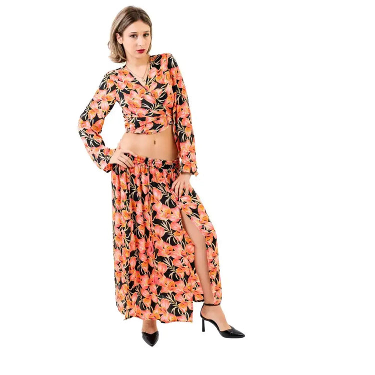 set mili lirios coral, conjunto bohemio mujer, conjunto falda larga abertura, top cruzado manga larga, ropa bohemia verano, new saari, conjunto festival, moda boho chic, ropa de playa elegante, arena formentera