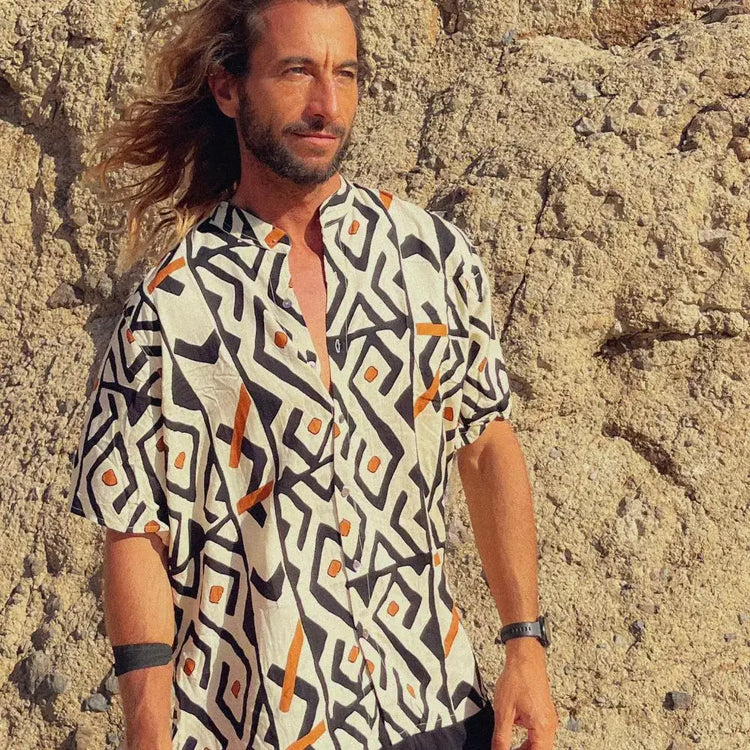 camisa hombre geométrica, camisa rayón estampada, camisa bohemia hombre, camisa ligera verano, camisa cuello mao hombre, camisa estampado tribal.