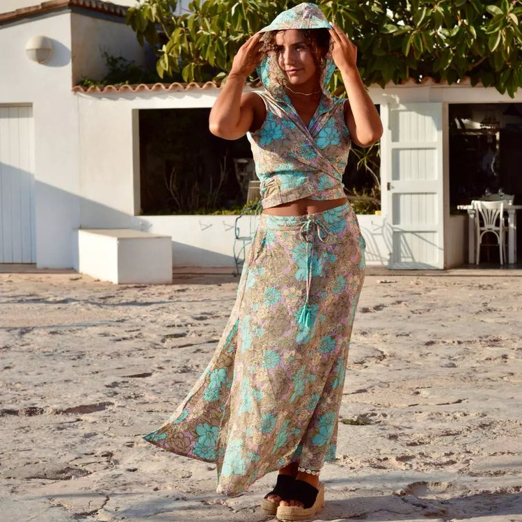 conjunto falda y top con capucha mujer arena formentera