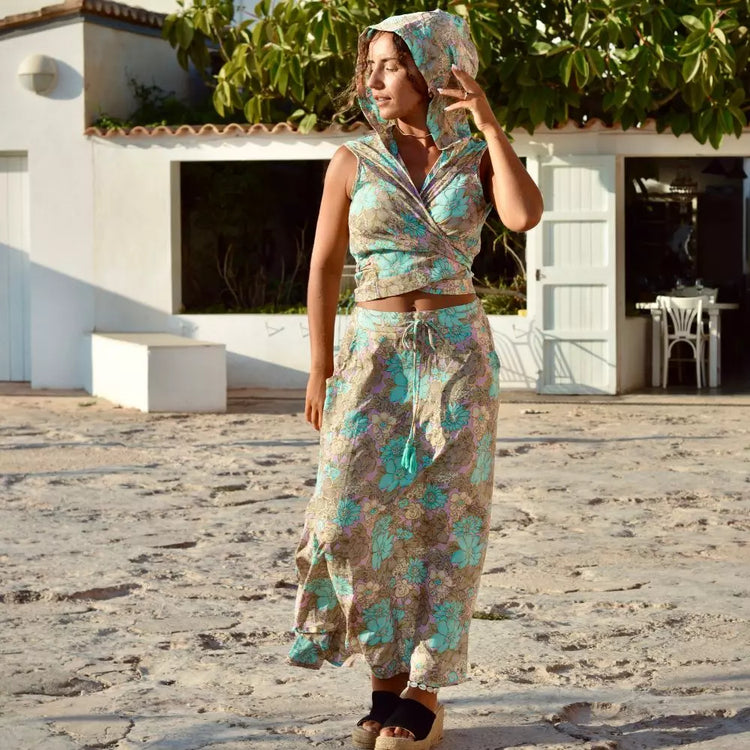 conjunto falda y top con capucha mujer arena formentera