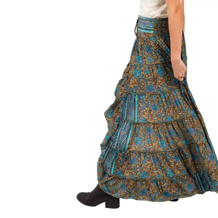 Falda turquesa asimétrica