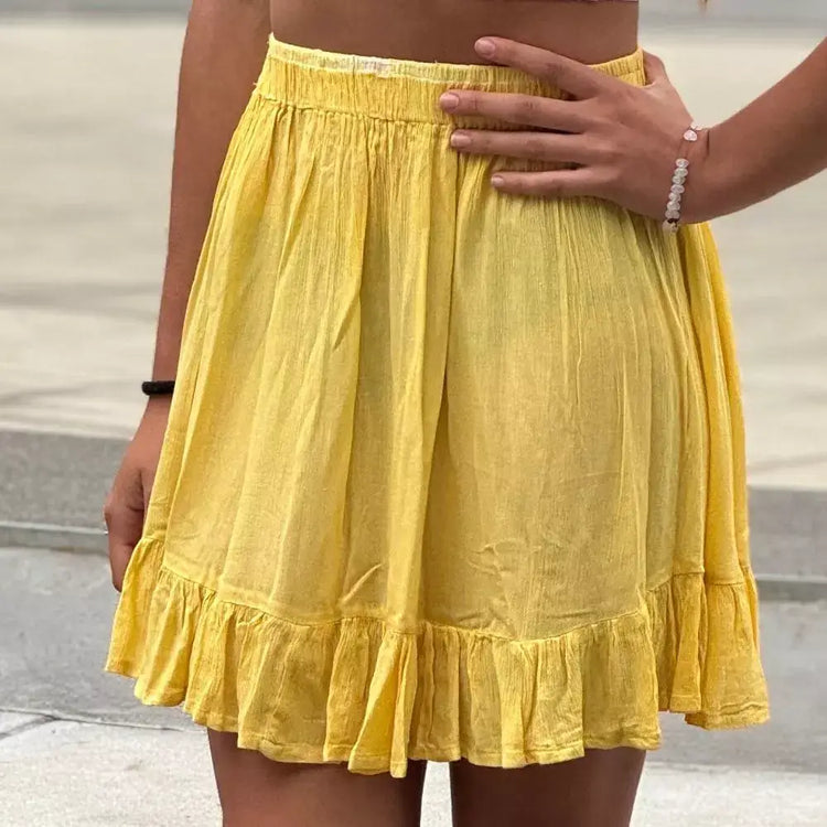 Arena Formentera x Sabbia Tulum falda corta bohemia en bambula ligera amarilla con vuelo fresco para mujer