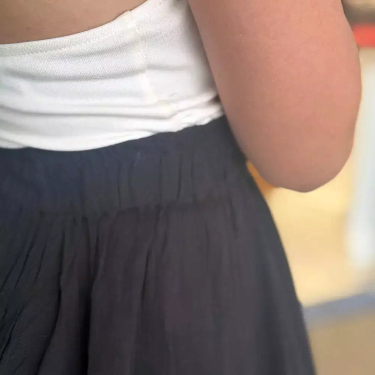 Arena Formentera x Sabbia Tulum falda corta bohemia en bambula ligera amarilla con vuelo fresco para mujer