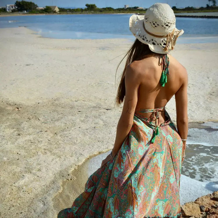 vestido Uma, vestido largo amarillo, vestido bohemio Arena Formentera, vestido Kharma Arena Formentera, vestido de tiras ajustables, vestido verano mujer, vestido playa elegante, vestido talla única, vestido fluido amarillo, vestido estampado artesanal, vestido New Saari, vestido inspirado en seda india, vestido versátil de verano, vestido ligero y fresco, vestido boho chic mujer, vestido playa bohemio, vestido largo patchwork, vestido bohemio mujer, vestido verano boho chic, vestido playa largo, vestido fl