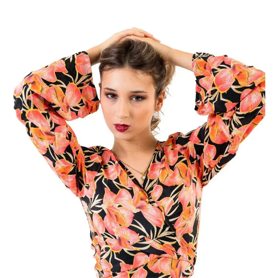 set mili lirios coral, conjunto bohemio mujer, conjunto falda larga abertura, top cruzado manga larga, ropa bohemia verano, new saari, conjunto festival, moda boho chic, ropa de playa elegante, arena formentera