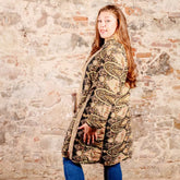 abrigo bohemio mujer · abrigo largo estampado · abrigo ligero otoño invierno · abrigo elegante boho chic · abrigo versátil mujer · abrigo de entretiempo · abrigo estilo bohemio chic