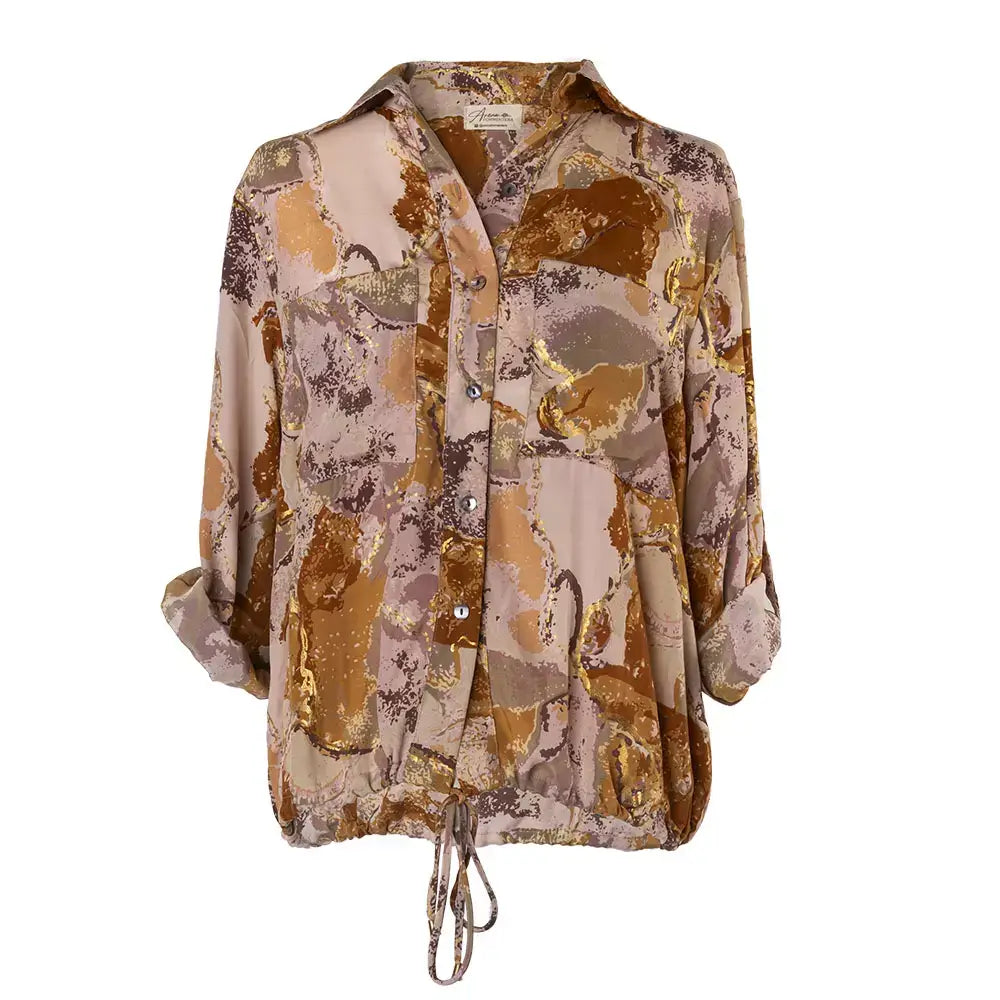 camisa  con botones de mangas largas con cuello clásico y cintura ajustable mujer arena formentera