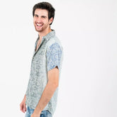 camisa hombre new saari, camisa bohemia hombre, camisa ligera verano hombre, camisa estampada hombre, moda masculina ibicenca, camisa de playa hombre, ropa boho chic hombre, camisa oversize hombre, camisa fresca hombre, camisas arena formentera, moda verano hombre, camisa elegante casual hombre, camisa fluida hombre