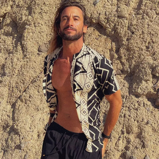 camisa hombre tribal, camisa rayón estampada, camisa bohemia hombre, camisa ligera verano, camisa cuello mao hombre, camisa Amazon Arena Formentera.
