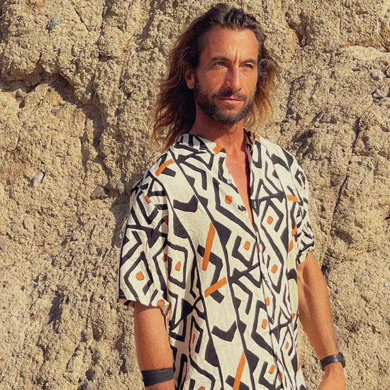 camisa hombre geométrica, camisa rayón estampada, camisa bohemia hombre, camisa ligera verano, camisa cuello mao hombre, camisa estampado tribal.