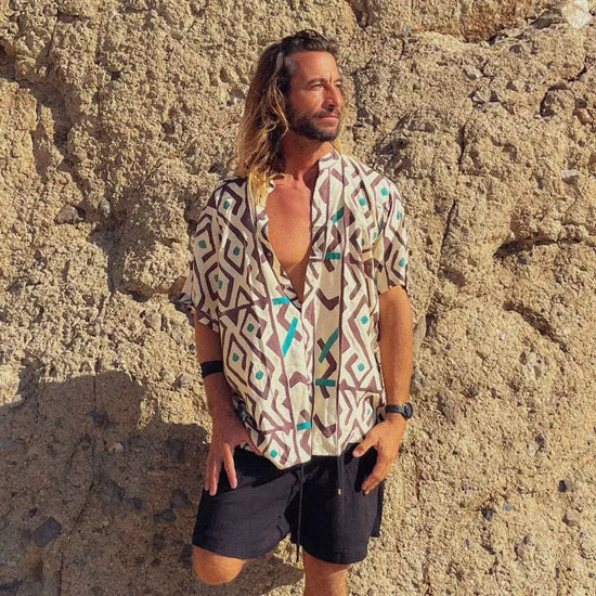 camisa hombre tribal, camisa rayón estampada, camisa bohemia hombre, camisa ligera verano, camisa cuello mao hombre, camisa Amazon Arena Formentera.