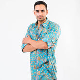 camisa bohemia hombre, camisa rayón estampada, camisa geométrica hombre, camisa verano ligera, moda ibicenca masculina, camisa oversize hombre Arena Formentera