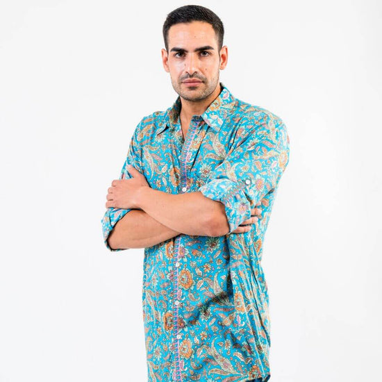 camisa bohemia hombre, camisa rayón estampada, camisa geométrica hombre, camisa verano ligera, moda ibicenca masculina, camisa oversize hombre Arena Formentera