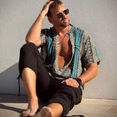 camisa hombre tribal azul, camisa bohemia rayón, camisa ligera verano, camisa estampada hombre, camisa cuello mao tribal. hombre arena formentera