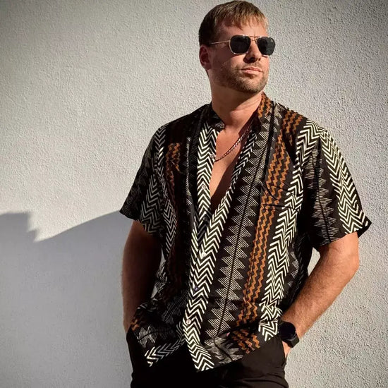 camisa hombre tribal, camisa bohemia rayón, camisa ligera verano, camisa estampada negra hombre, camisa cuello mao hombre, camisa tribal boho. Hombre. Arena Formentera