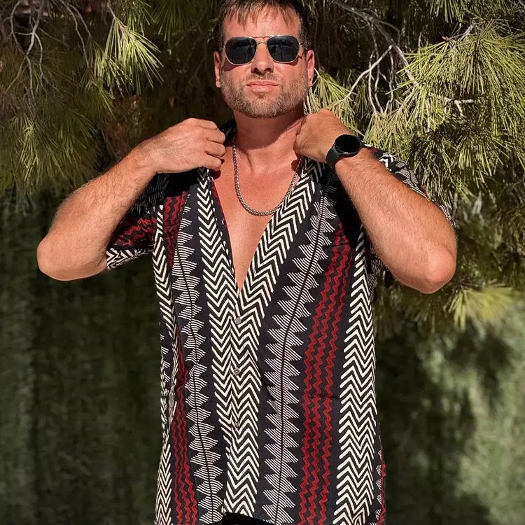 camisa hombre tribal azul, camisa bohemia rayón, camisa ligera verano, camisa estampada hombre, camisa cuello mao tribal. Hombre. arena formentera