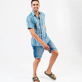 camisa con estampado geométrico hombre arena formentera