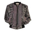 chaqueta bomber estampada mujer, bomber boho chic, chaqueta ligera polar, bomber new saari, chaqueta bohemia otoño invierno, bomber estampada casual, chaqueta arena formentera, bomber oversize mujer