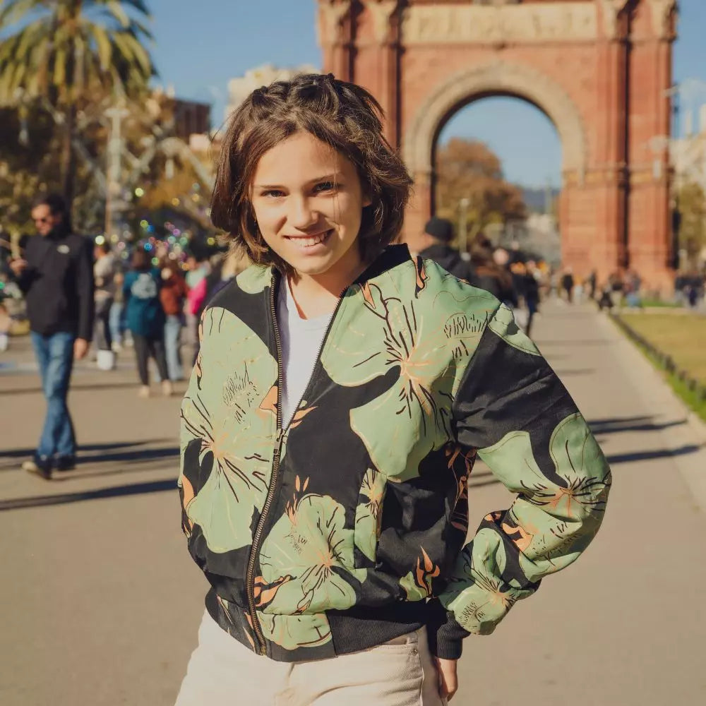 chaqueta bomber estampada mujer, bomber boho chic, chaqueta ligera polar, bomber new saari, chaqueta bohemia otoño invierno, bomber estampada casual, chaqueta arena formentera, bomber oversize mujer