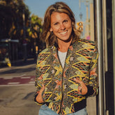 chaqueta bomber estampada mujer, bomber boho chic, chaqueta ligera polar, bomber new saari, chaqueta bohemia otoño invierno, bomber estampada casual, chaqueta arena formentera, bomber oversize mujer