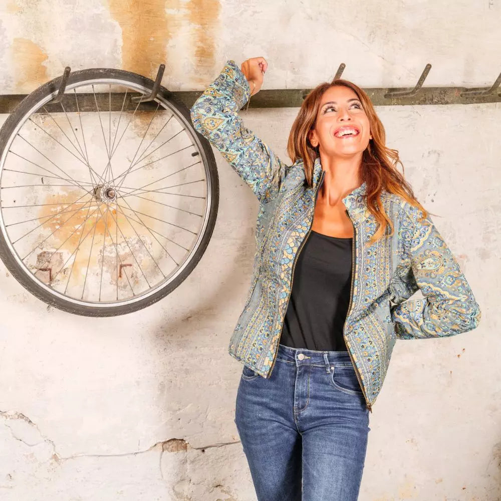 abrigo bohemio mujer · abrigo largo estampado · abrigo ligero otoño invierno · abrigo elegante boho chic · abrigo versátil mujer · abrigo de entretiempo · abrigo estilo bohemio chic