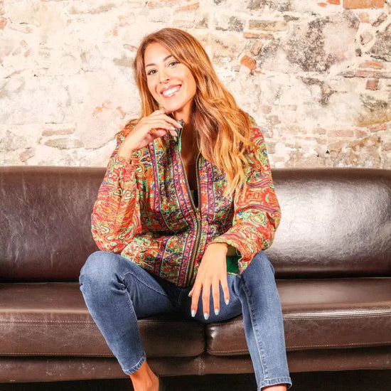 Arena Formentera chaqueta bohemia en New Saari con estampado multicolor de inspiración artesanal para mujer