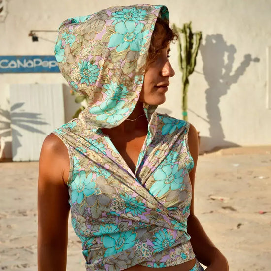 conjunto falda y top con capucha mujer arena formentera