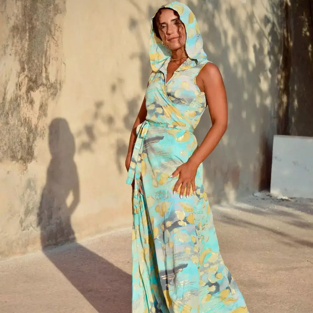 vestido largo con capucha mujer arena formentera