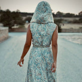 vestido largo con capucha mujer arena formentera