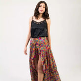 Falda turquesa asimétrica