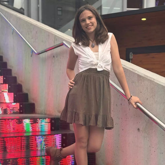 Falda marrón, Sun