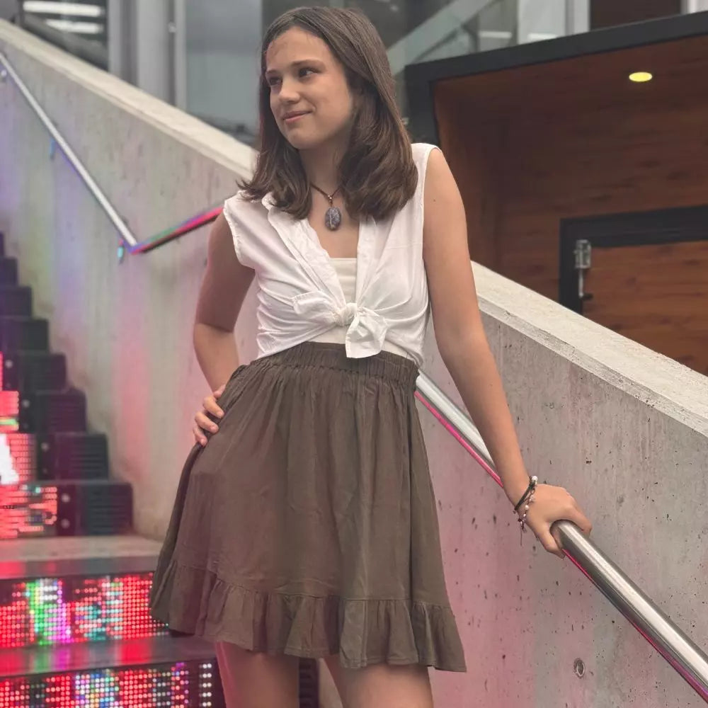 Falda marrón, Sun