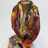 Arena Formentera pashmina ligera en 100% modal con estampado artístico multicolor para mujer