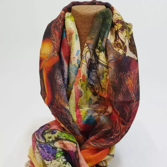Arena Formentera pashmina ligera en 100% modal con estampado artístico multicolor para mujer