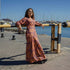 Arena Formentera vestido largo cruzado bohemio en rayón ligero con estampado floral en tonos cálidos para mujer