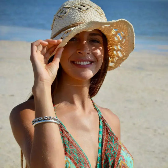 vestido Uma, vestido largo amarillo, vestido bohemio Arena Formentera, vestido Kharma Arena Formentera, vestido de tiras ajustables, vestido verano mujer, vestido playa elegante, vestido talla única, vestido fluido amarillo, vestido estampado artesanal, vestido New Saari, vestido inspirado en seda india, vestido versátil de verano, vestido ligero y fresco, vestido boho chic mujer, vestido playa bohemio, vestido largo patchwork, vestido bohemio mujer, vestido verano boho chic, vestido playa largo, vestido fl